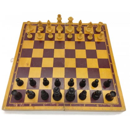 Altes Schach- und Damespiel aus Holz