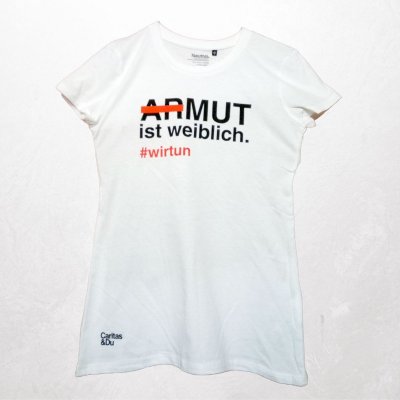 Shirt "Armut ist weiblich" gegen Frauenarmut
